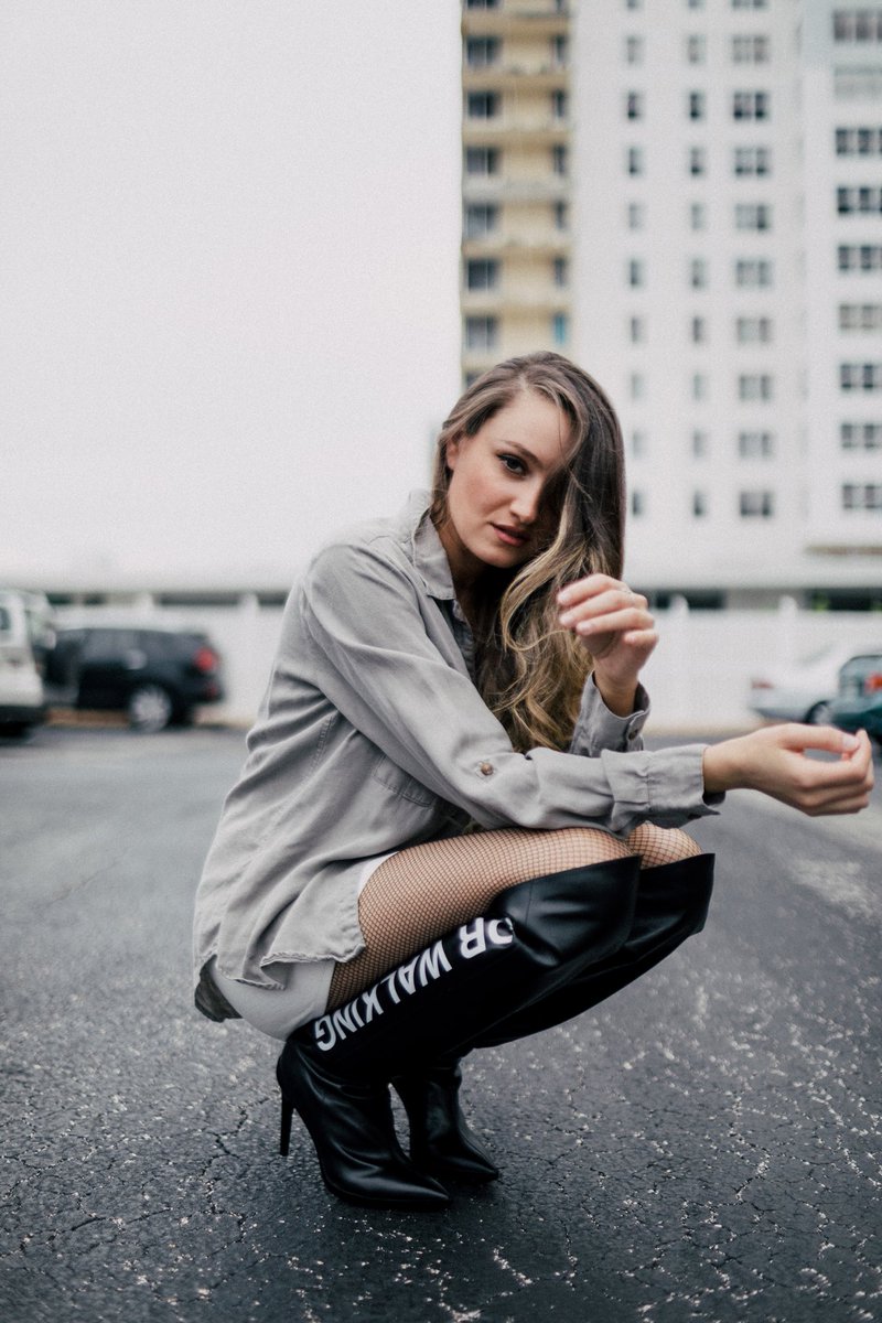 MiaVaile's tweet image. tonight midnight eastern. #ALittleLessConversation |||