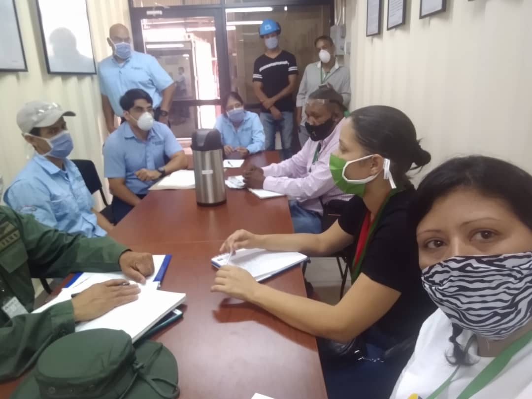 Carolinac_4taRS's tweet photo. Siguiendo las instrucciones de nuestro Presidente @NicolasMaduro y el ministro @eduardopiate2, hoy visitamos la empresa @IOCECA, garantizando la producción de materia prima en las entidades de trabajo priorizadas en el estado carabobo.
#21Abr
#CBSTCCP
#CPT
@TareckPSUV https://t.co/hXtwoPglDP
