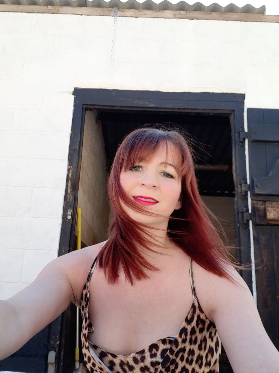 fabulousdancer's tweet image. Full lips and fake lashes, getting ready to make tik tok vids with the dance school kids, remotely of course. #isolation #vasd #dance #onmondayswenakedancevideos #loorollchallenge #leapord #print #squintyeyes #trickyonyourown