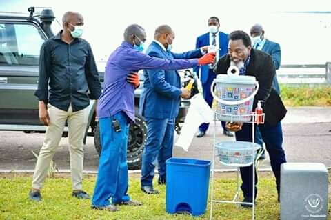 drcJosephKabila's tweet photo. #RDC: En mode masqué avec le Président de la République, Son Excellence Félix Tshisekedi Tshilombo @covid19 https://t.co/jTPspfQx9I