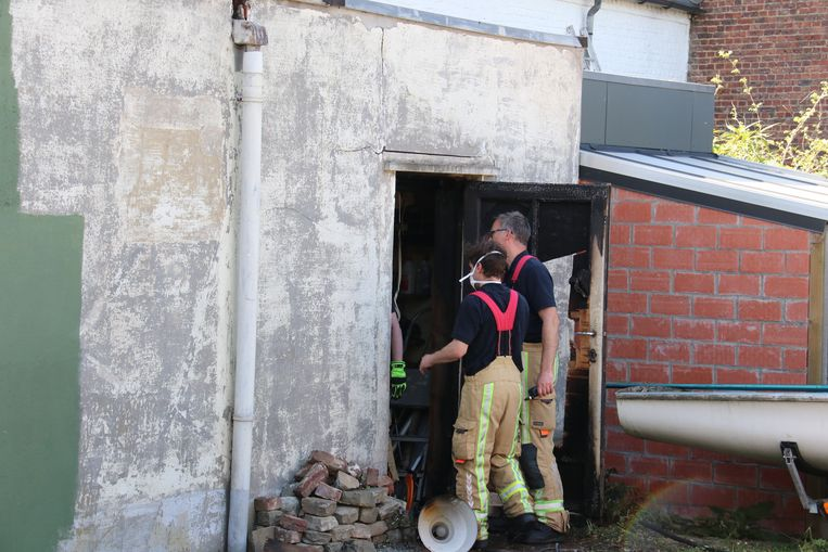 LFBrandveilig's tweet photo. 🔥 Deur vat vuur nadat bewoner onkruid aan het verbranden was. https://t.co/E6JS1ioAsZ
Deze maand staat de teller op 7 uit de hand gelopen onkruidbranden in Vlaanderen!
Onkruid bestrijden met vuur? Gebruik je verstand! https://t.co/CD9KvmJUfC  #onkruidverbrander #LeefBrandveilig https://t.co/asDwOEYxbL