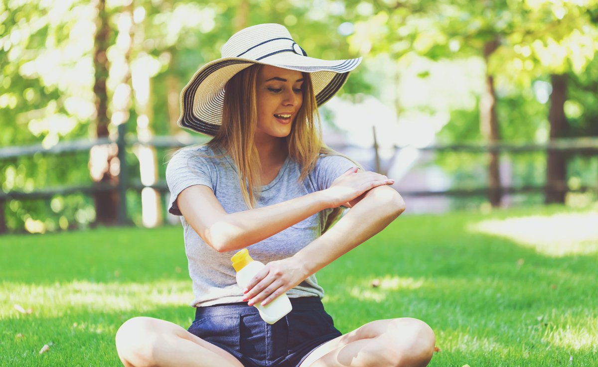 vivemedspa's tweet photo. While we practice social distancing, it’s important that you stay active. Even light physical activity can do wonders for your skin. Just be sure to apply sunscreen before you leave your home, and choose Vive® Rejuvenation for all your skincare needs! https://t.co/AoAOrGRC2b