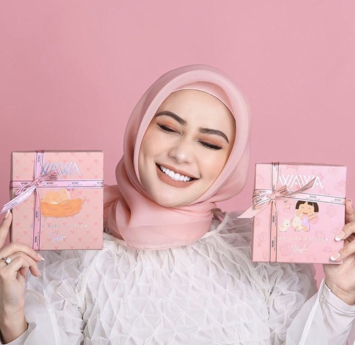  WAWA COSMETIC ; BABY GIRL EDITION RM59 ONLY! 2 set berbeza :-  Hayla  Sofyya p/s : Birthday kesayangan dah dekat tapi tak tau nak bagi hadiah apa? beli je wawa cosmetic baby girl edition ni! confirm senyum sampai telinga kesayangan tu nanti 