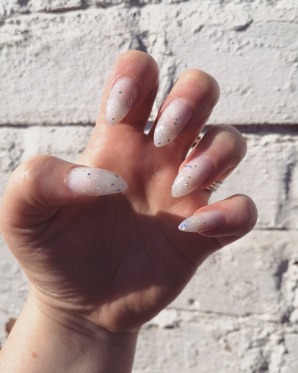 _rlbarnes's tweet photo. • m i l k y ⚪ #nailsbyme #lockdownnails https://t.co/sw80FtqOok