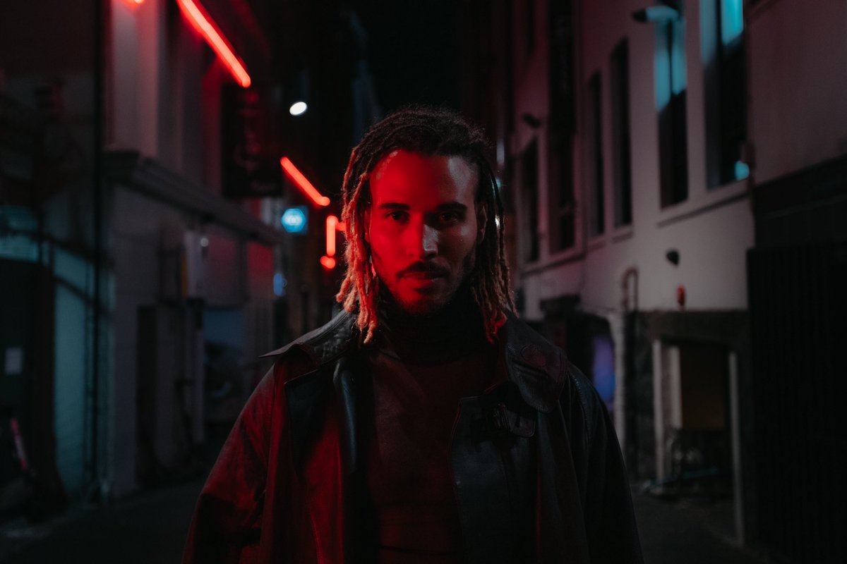 iamkyva's tweet image. ‘Dollar sign’ is out today! 💰
The song is a comment on materialism, our obsession with status and a big “fuck you” to social convention 🖕🏾 💸
Hit the link in bio to take your first listen ❤️
📸 Mason Bennett 
#DollarSign #newmusic #newmusicalert #kyva