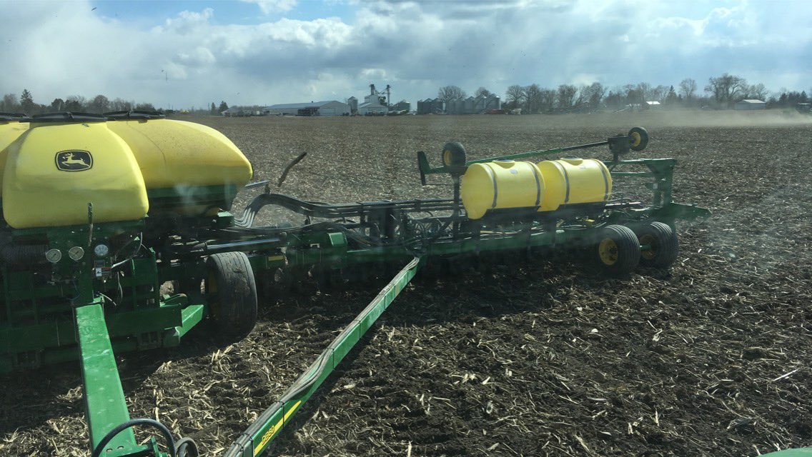 farmboy8400's tweet photo. Oh look it stopped snowing...
#ontag #plant20 #snowbeans https://t.co/PgO6pCY9Ug