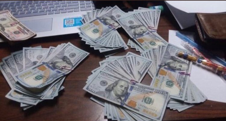 sugarmamalegit1's tweet photo. #sugarmomma I need trusted and committed babies. I do not want sex or nudes thanks. First 50 people who follow and retweet get $2000. I’m ready to spoil you with funds only if I can trust you with all have got https://t.co/fMGDy0nG4W