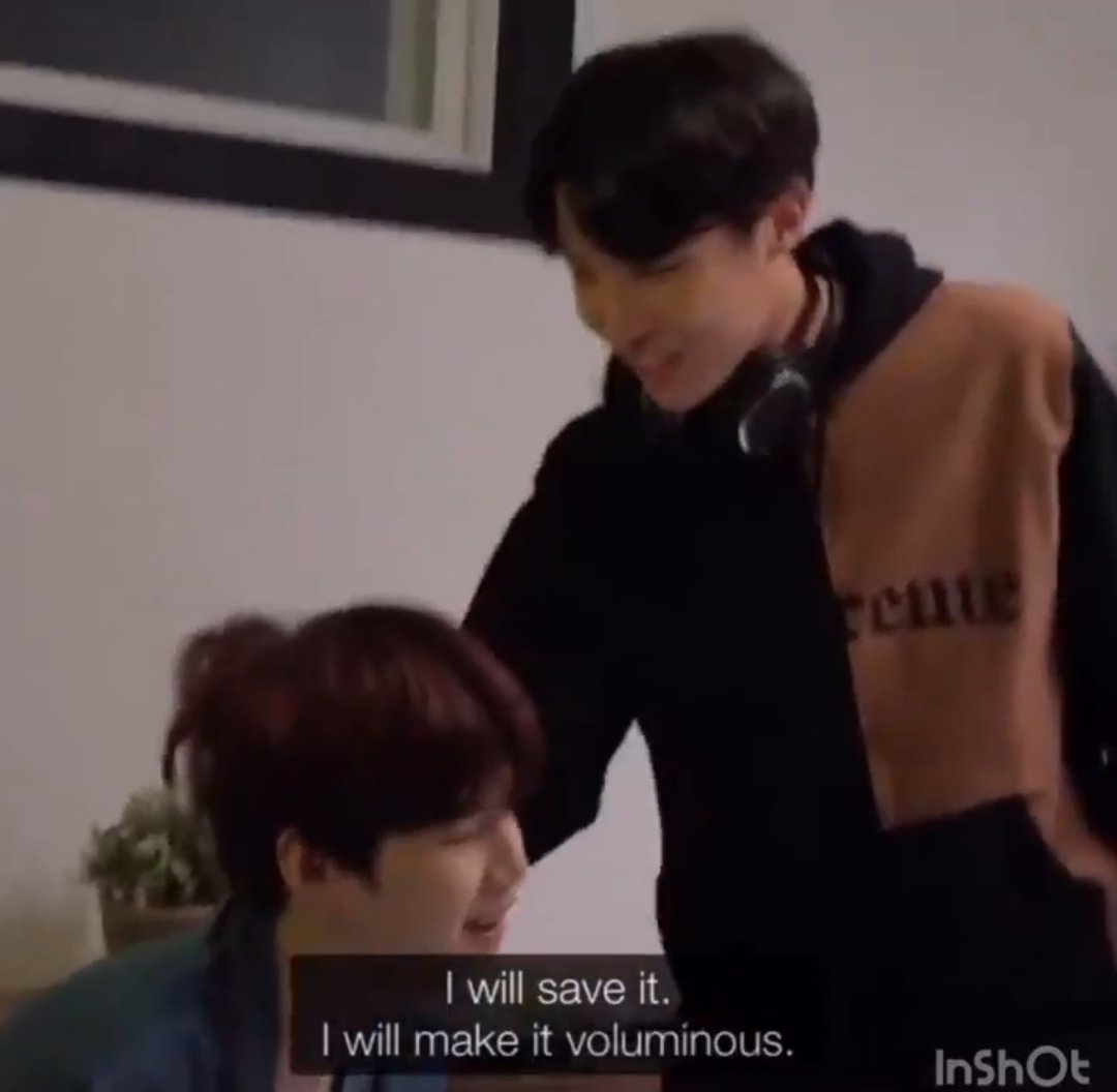 Hobi do be playing with yoongis hair