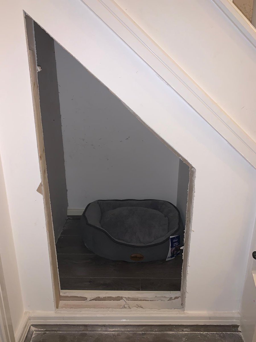 davedemps13's tweet photo. Productive day today, got my work done then decided to make our new puppy Walt his forever home. Architraves and plaster to do tomorrow then paint 🐶 #DIY #whereswalt #doggyden https://t.co/6tF9jtkeXE