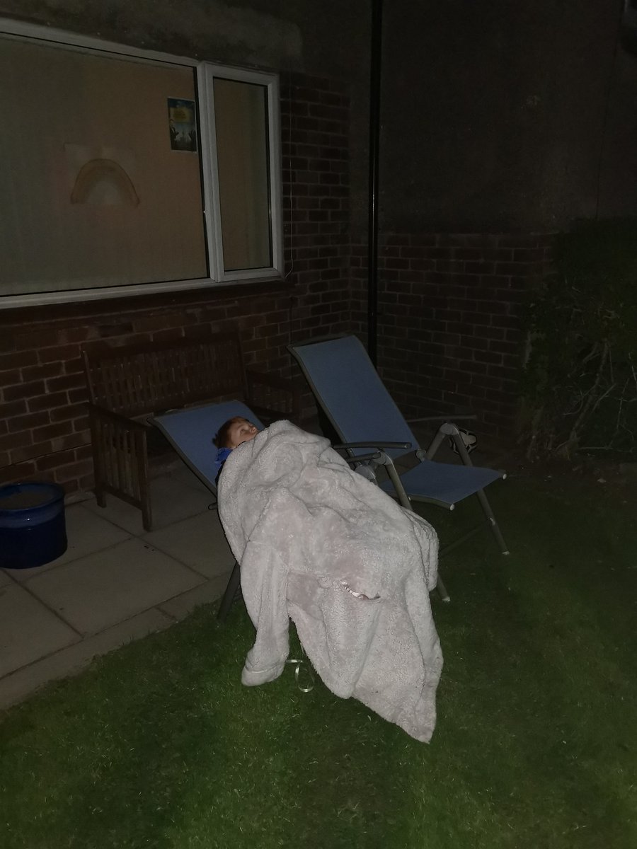 davep5290's tweet photo. Late night stargazing. Seen loads of different satellites and 2 shooting stars so far π€π» for more #lockdownhobbie #stargazing #MeteorShower https://t.co/aem1PjuzEl