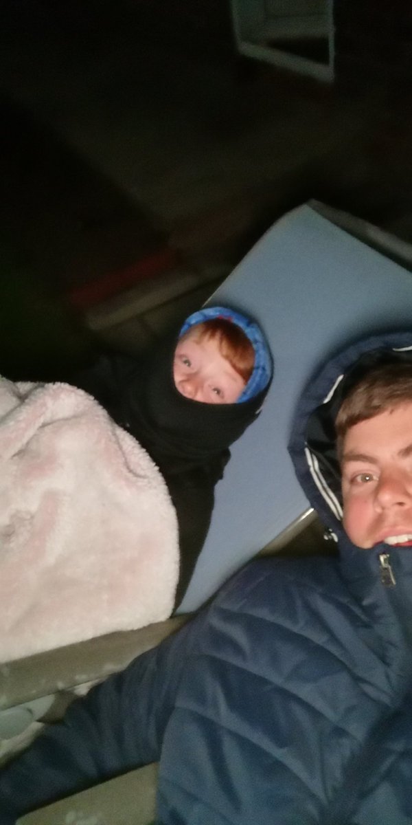 davep5290's tweet photo. Late night stargazing. Seen loads of different satellites and 2 shooting stars so far π€π» for more #lockdownhobbie #stargazing #MeteorShower https://t.co/aem1PjuzEl