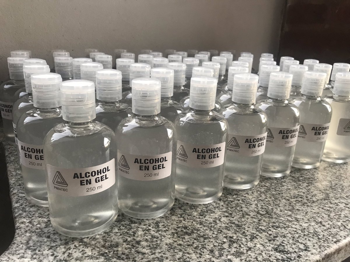 sofiahumadaa's tweet photo. Alcohol en gel y etilico x mayor y x menor ! 
se agradece difusión 🧴🤝 https://t.co/inHpYgST05