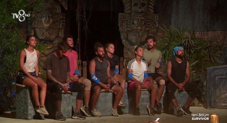 Barış ilk ikiye girince Cemal Can alkışlamak için hareketlendi ve kimsenin alkışlamadığını görünce ellerini indirdi. Ne düşünüyorsunuz? #Survivor2020