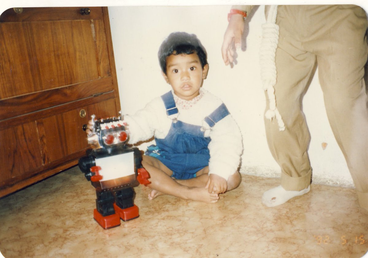 K_Bull_M's tweet photo. Back in 1992 my parents gave me and my brother this robot toy. I now work in the robotics and automation industry. #IETlookatmenow #IET #STEM #StayHomeSaveLives https://t.co/NeEM6Ylp1V