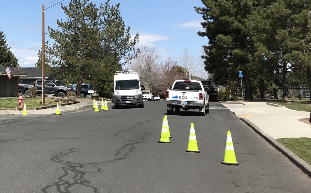 BikePortland's tweet photo. Bend launches 'Stay Healthy Streets' program in response to Covid-19  https://t.co/zXmvO0oFCs 

- Inspired by #OaklandSlowStreets 
- Took abt 2 wks from idea to implementation
- Rolling out in phases.
- City committed through May 31st

h/t  @AMendezBPRD https://t.co/TsZowS9DHD