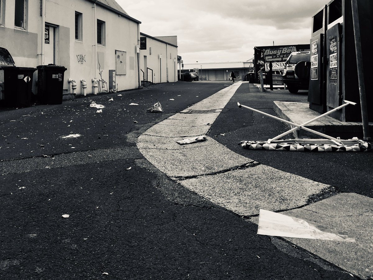 WayneElliott11's tweet photo. 12.25pm 21st April, 2020 #linesofmovement #artography #makingdo #makingsense #flows #objectsinlandscape #decerteau  #deleuze #geelong #nosignoflife #hibernation https://t.co/JhDYXDzQg2