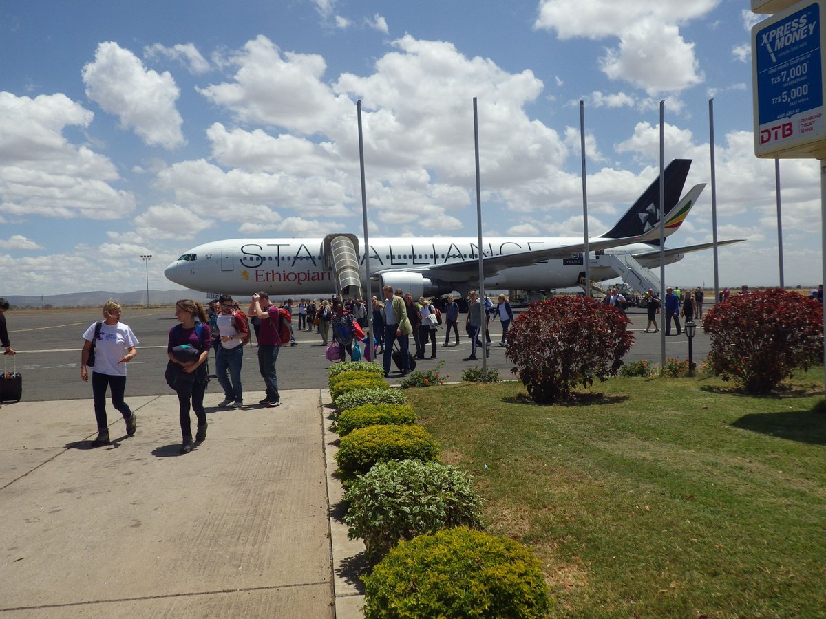 12/ Finally, we land at Arusha, Kilimanjaro airport. Finally landed, completely. It's a very relaxed airport. A ton of paperwork to fill in on tourist entry, but them's the breaks. Leastaways, you won't die in queues. My photo.