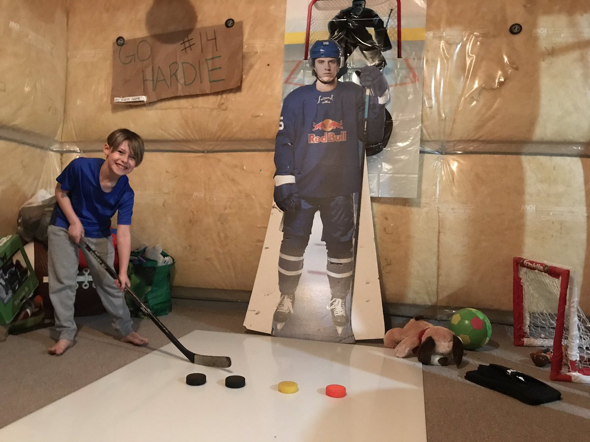 6sox1's tweet photo. @Marner93 is making sure we keep sharp. Basement hockey, sometimes the alt goalie. @MapleLeafs  @OHLSteelheads James Hardie https://t.co/YpixZZGZN2
