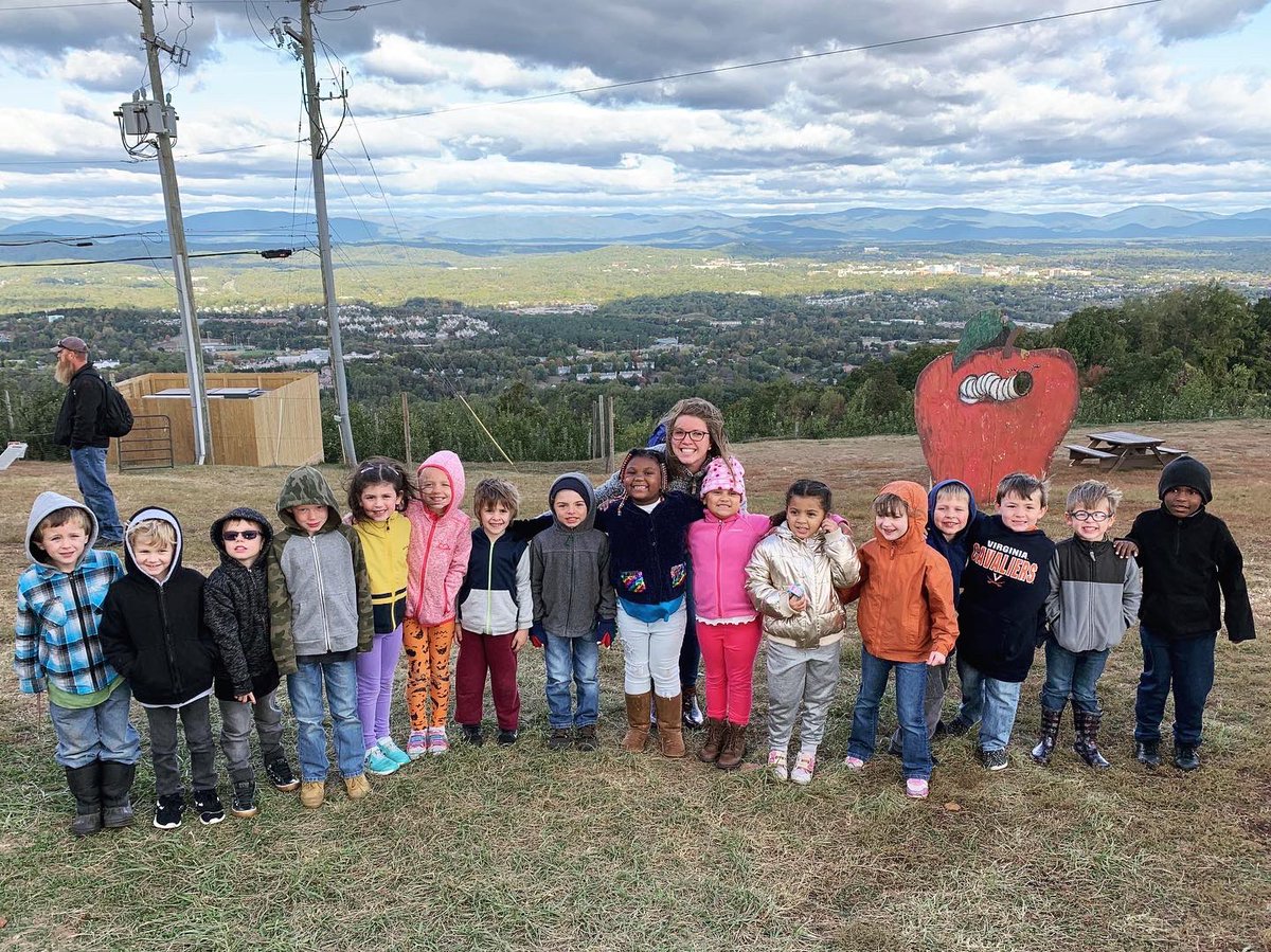 RoddyToLearn's tweet photo. I cannot wait until our virtual “air hugs” become big ole bear hugs! Happy National Kindergarten Day to my sweet, smart, and spunky Kinderbabies! I miss you all SO much! 🤟🏼 #EpicMNES #TeamLCPS #LouisaLeads https://t.co/kNZw0J8Bn9
