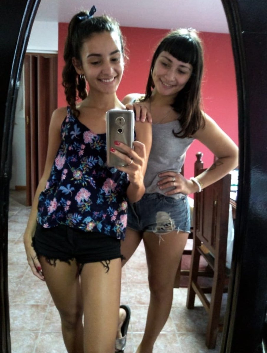 bellsanchezrc's tweet photo. Mi mano derecha desde los 5 años. 
Celeste y Azul, si esto no es coincidir no se que lo sea, real que es mi persona ❤ https://t.co/la3j5lx0lX