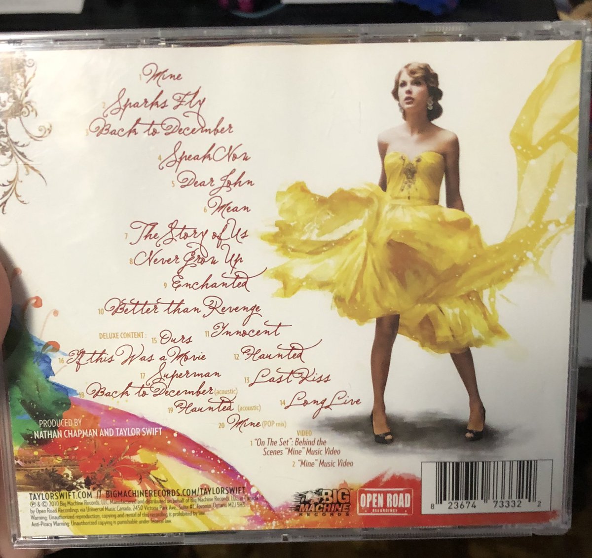So  @imbeingtooloud just discovered there’s a faded 8 in the room with the hidden door... It’s also kinda interesting that it’s the room that has the dress from the BACK of the Speak Now CD, and of course, Speak Now is 8 letters.