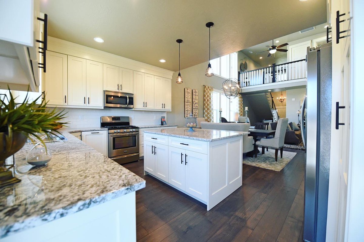 AppliedTechSLC's tweet image. A pretty ideal space if forced into quarantine life...best part is, our very own students built this house!
🥽🛠🏡 Check out a few behind the scenes shots of the build. #SLCC #SATTS #BruinWay #HomeBuilding