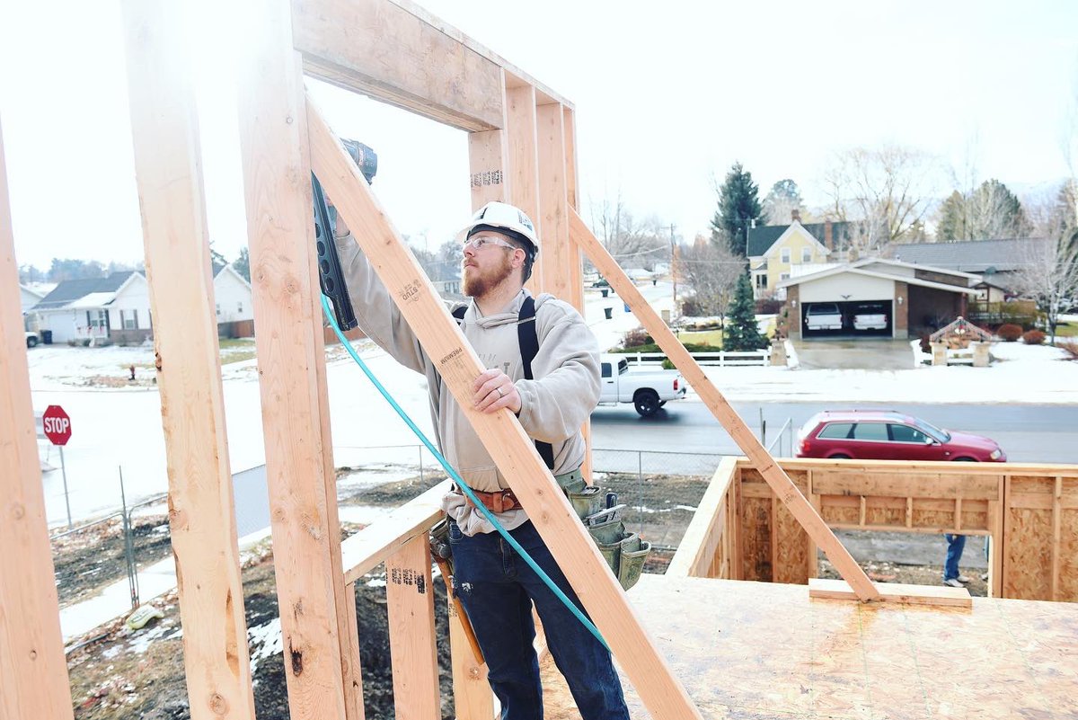 AppliedTechSLC's tweet image. A pretty ideal space if forced into quarantine life...best part is, our very own students built this house!
🥽🛠🏡 Check out a few behind the scenes shots of the build. #SLCC #SATTS #BruinWay #HomeBuilding