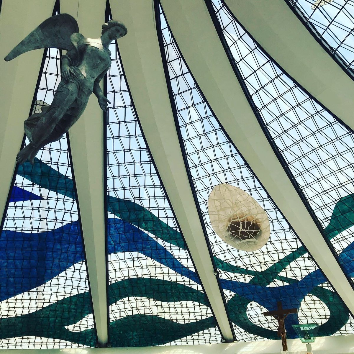Blombo_art's tweet photo. Nos 60 anos de Brasília, relembramos nossa visita à capital federal que tem arte por todos os lados!
.
#brasilia60anos
.
#blombo #arteonline #marketplace
#blombo #blomboleiloes #arte #onlineauction #leilaodearte #leilao #literatura #capitalfederal #athosbulcao #OscarNiemeyer https://t.co/0x598LD02x