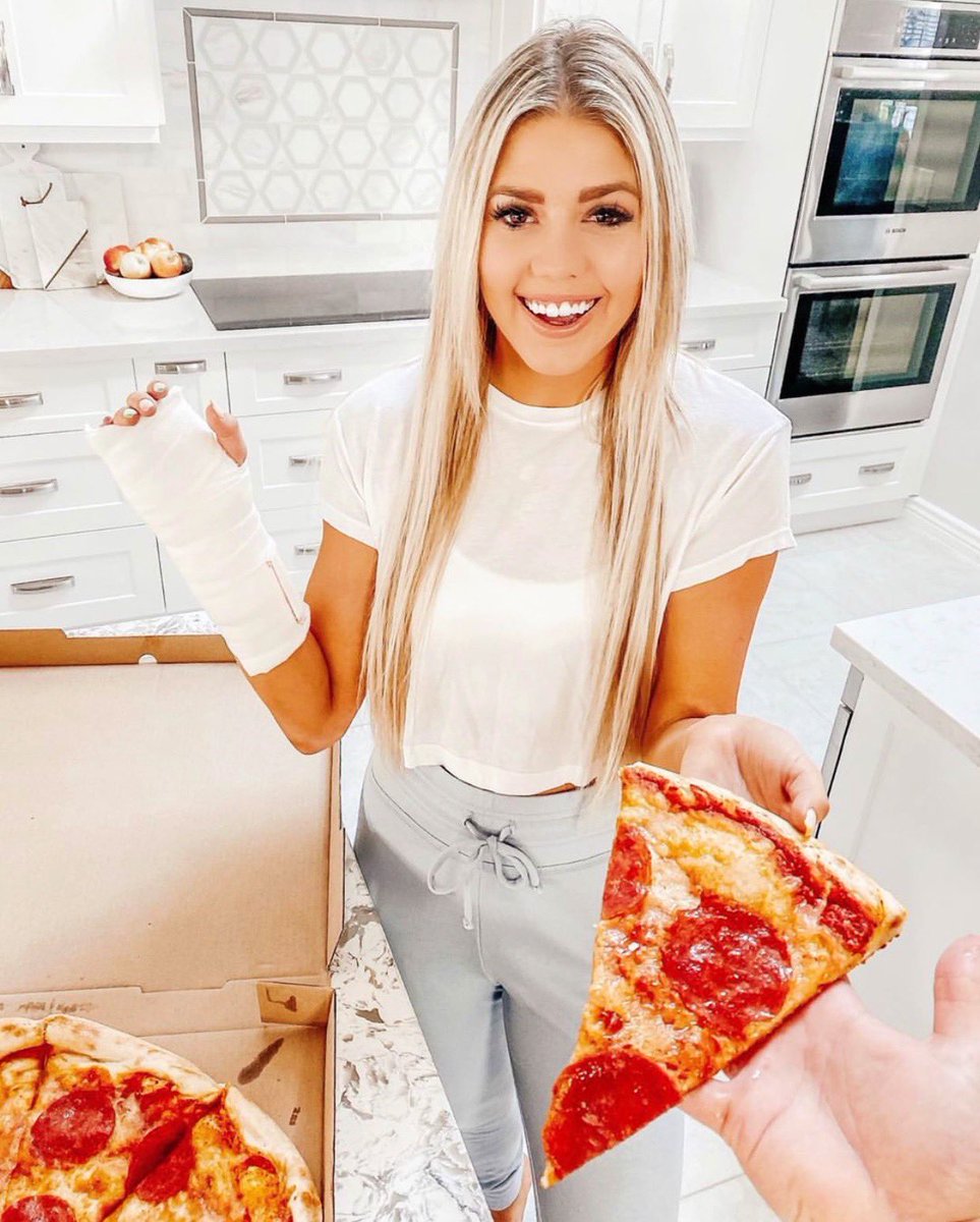 CRUSTRestaurant's tweet photo. How delicious does our New York pepperoni pizza look!? We are grateful for the amount of support we have received from the community during this time.

Please continue to share/post, support local! We are open for togo 7 days a week • Mon-Thurs: 4pm-8pm &amp; Fri-Sun 11:30am-8pm. https://t.co/WyYWPpTo7b