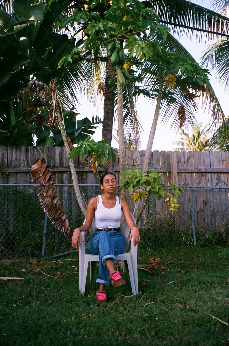 alepalmatree's tweet photo. wanted to do a lil shoot at my beautiful house before selling it this past month s/o @trentlean for capturing these 🏡💘 https://t.co/9xMUFZYhSD