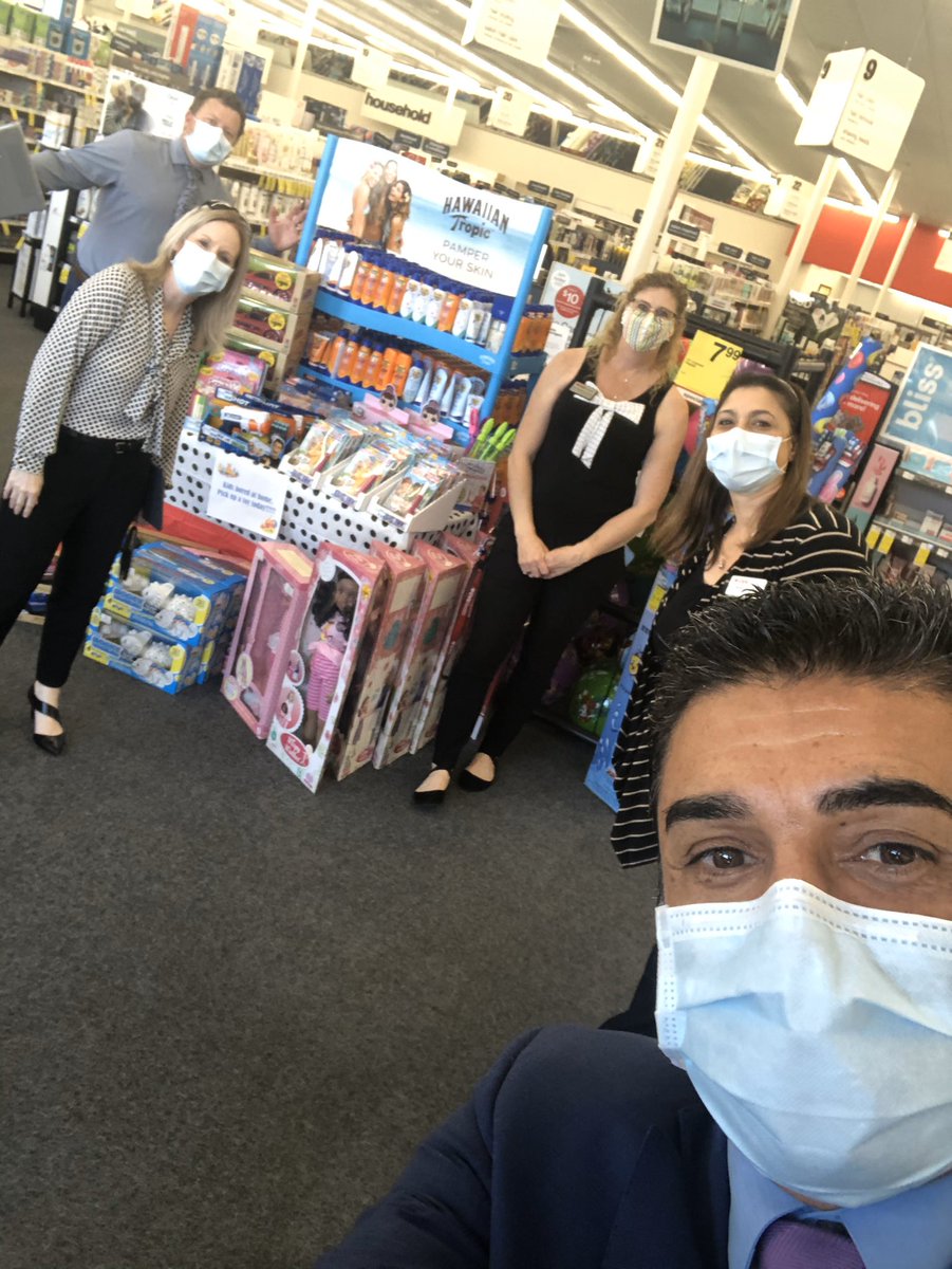 DVP travel - Social Distance style with <a href="/MaureenCormier2/">Maureen Cormier</a> <a href="/c_reaber/">Caleb Reaber</a> <a href="/rezarph/">Reza</a>