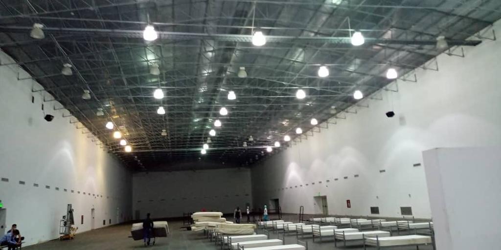 #Ahora Se confirma que el Salón de Convenciones "Hugo Chávez" del <a href="/veneturmar/">Hotel Venetur Margarita S.A.</a> será adaptado con 100 camas para atender posible incremento de casos de COVID-19 en #NvaEsparta #21Abril