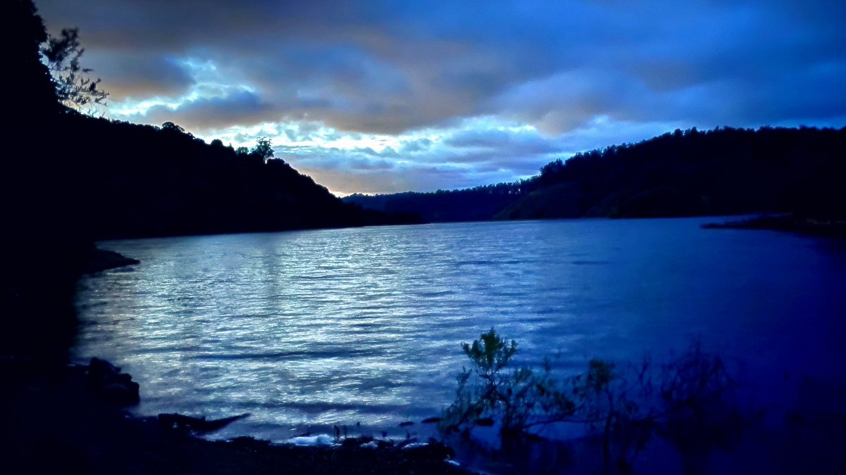 CeeVeeMatters's tweet photo. Lake Chabot right after sunset. https://t.co/Rk2Ky2kQxC
