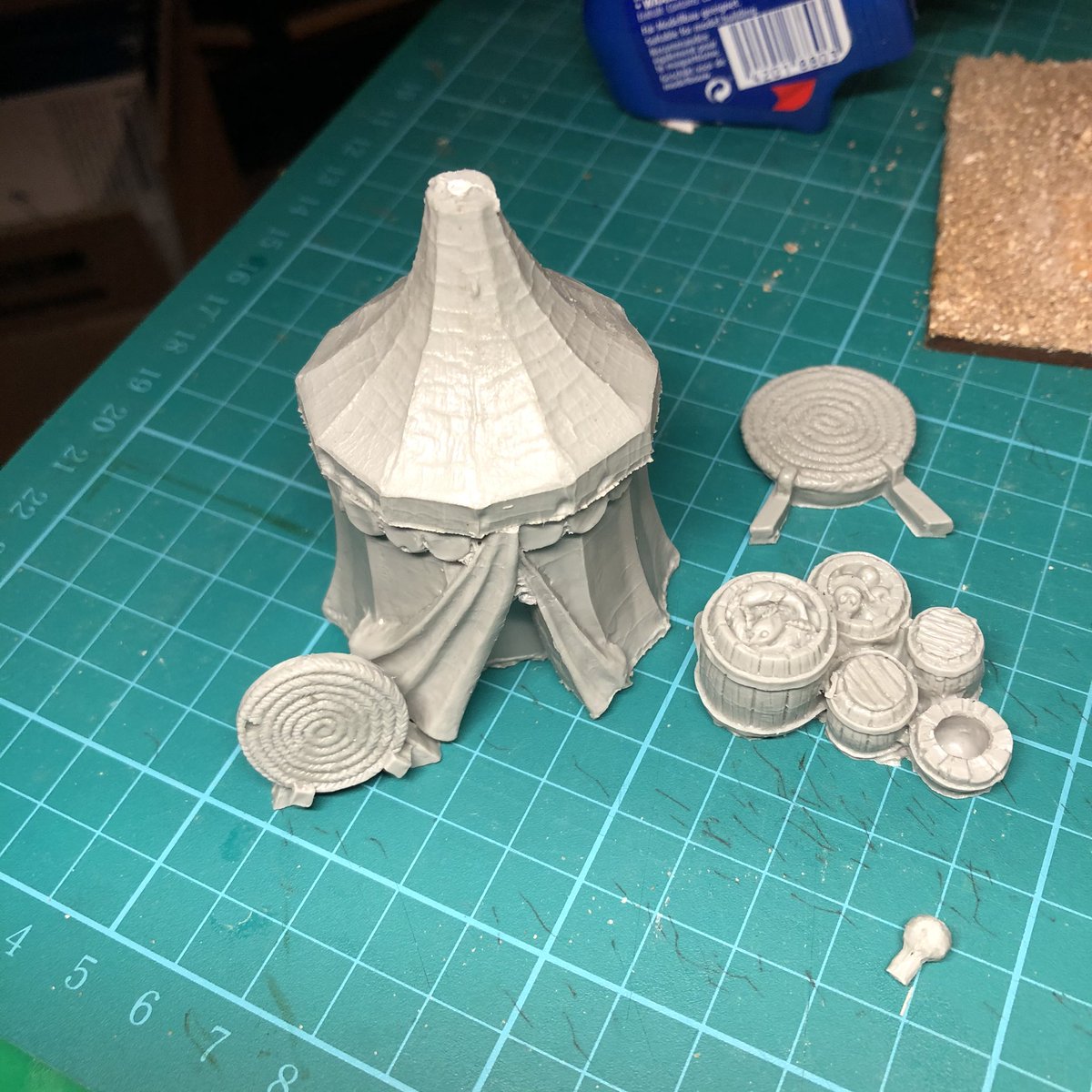 Also arrived in the post: a tent set! This is a resin model from War World Gaming. Now my knights won’t have to worry about sleeping out in the rain, as I’ll be including this in my Campsite bases. 