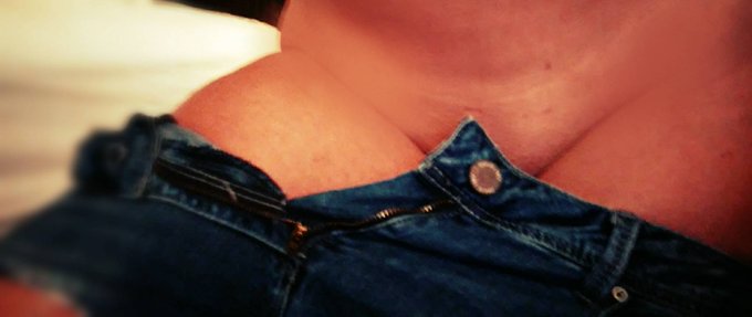 Mmmmm....😛😛  #takeitofftuesday #athenapink #hotmilf https://t.co/xyL1WlGej6<a href="/tag/takeitofftuesday"class="tags">#takeitofftuesday</a><a href="/tag/athenapink"class="tags">#athenapink</a><a href="/tag/hotmilf"class="tags">#hotmilf</a>