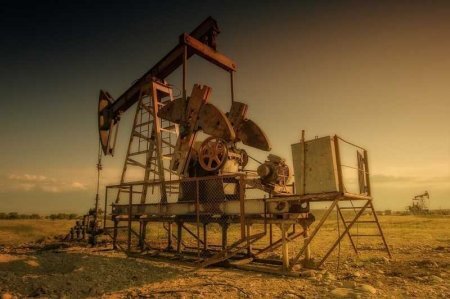 the1ru's tweet photo. Цена на нефть упала ниже нуля: готова ли Россия к новым реалиям https://t.co/EuuWAzbGFe

Исторический обвал на нефтяном рынке произошёл 20 апреля 2020 года. Цена на американскую нефть впервые за всю историю мировой экономики достигла минус 40 долларов за баррель. https://t.co/kI8DFxjLb1