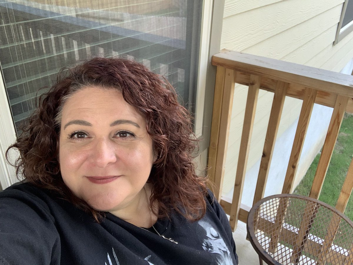 monkeymagz's tweet photo. Sitting outside in the breezy springtime weather. @NISDMead @meadcounselors 
#meadingmyneeds #meadquingo https://t.co/YhvOP4rllv