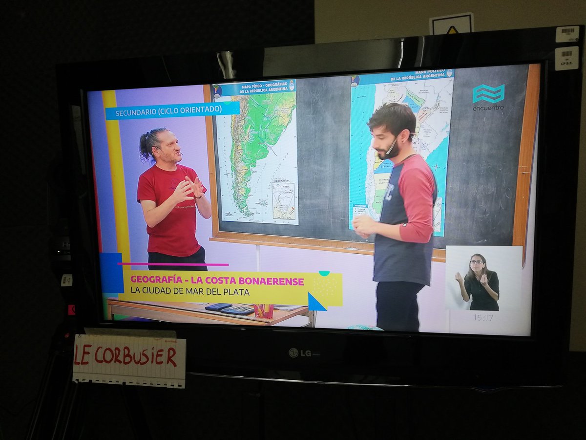 ezaanita's tweet photo. Interpretación en Lengua de Señas Argentina en @seguimoseduc hoy con @cecimealla1. Seguimos trabajando siempre en equipo. Educación para todos y todas💪. Un placer intérpretar a @sztajnszrajber
#AAILS #ACCESIBILIDAD #LSA https://t.co/ZQmchJuhSa