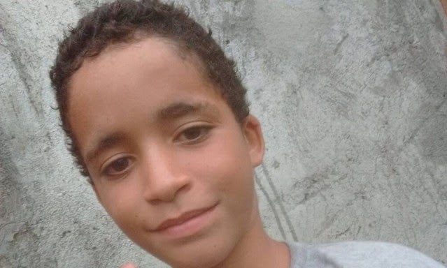 No dia 16 de março, Kauan Peixoto de 12 anos, morreu após ser baleado durante uma operação da polícia militar na comunidade da chatuba, em Mesquita, na baixada fluminense. Segundo relato da família, ele tinha saído de casa para comprar um lanche.