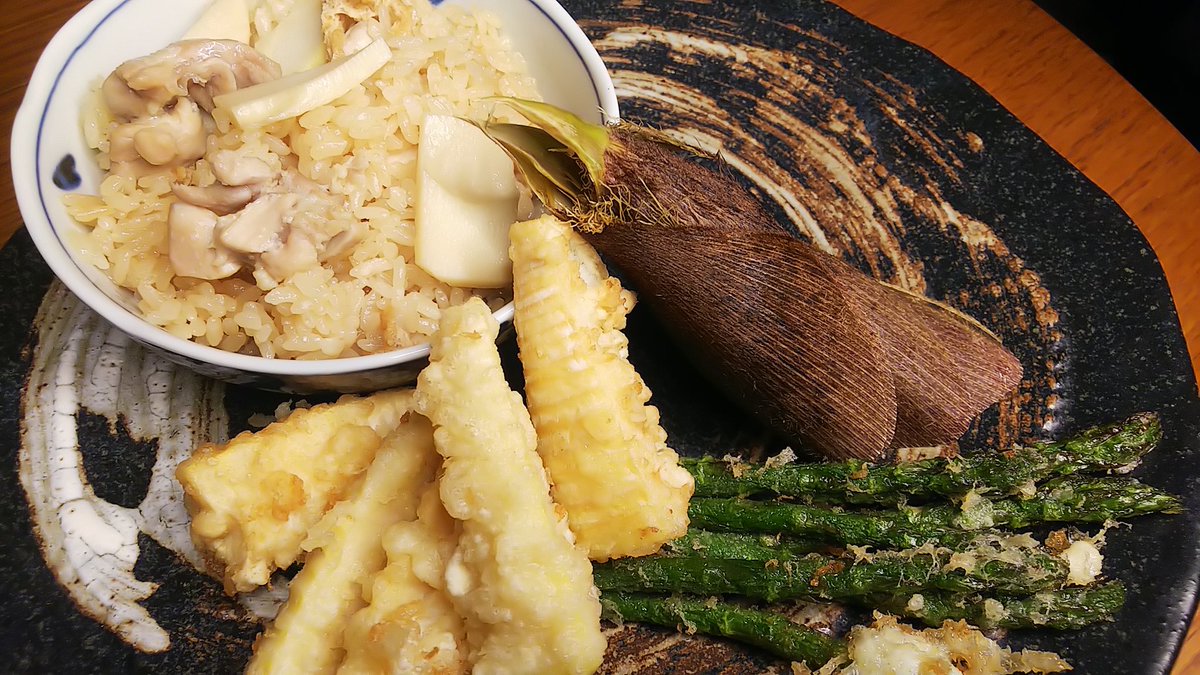KT70741792's tweet photo. タケノコ料理
炊き込みご飯と天ぷら👨‍🍳

新鮮生タケノコだから香りと甘みが段違いですね😃

天ぷらの上手な揚げ方勉強中‼️

動画アップしてますので、興味ある方は観てくださいね🍀↓
https://t.co/e2eGqulKFD

#料理好きな人と繋がりたい 
#StayHome
#たけのこ 
#チャンネル登録お願いします https://t.co/q0qRg8Jihx