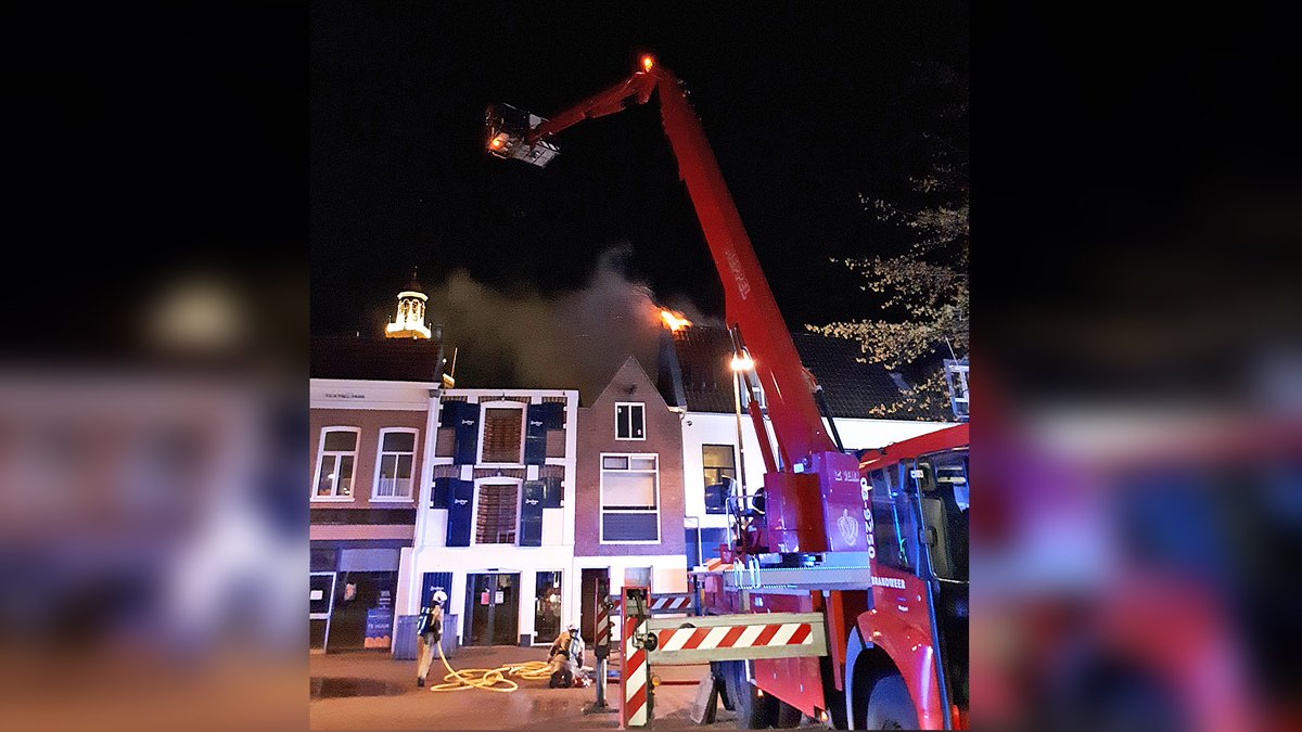 Uitslaande brand aan de De Wheem in Meppel -..
