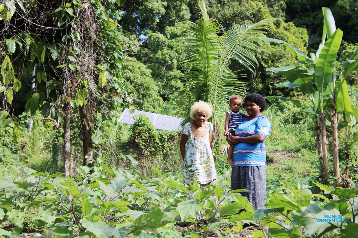 unwomenpacific's tweet photo. On #EarthDay, we say thank you to market vendors and farmers who are supplying families with healthy options in the time of #COVID19. @UN_Women #MarketsForChange project works with market vendors, majority #women, in #Fiji #SolomonIslands &amp; #Vanuatu, with @dfat @CanadaDev support https://t.co/2Fd2EY4vSo