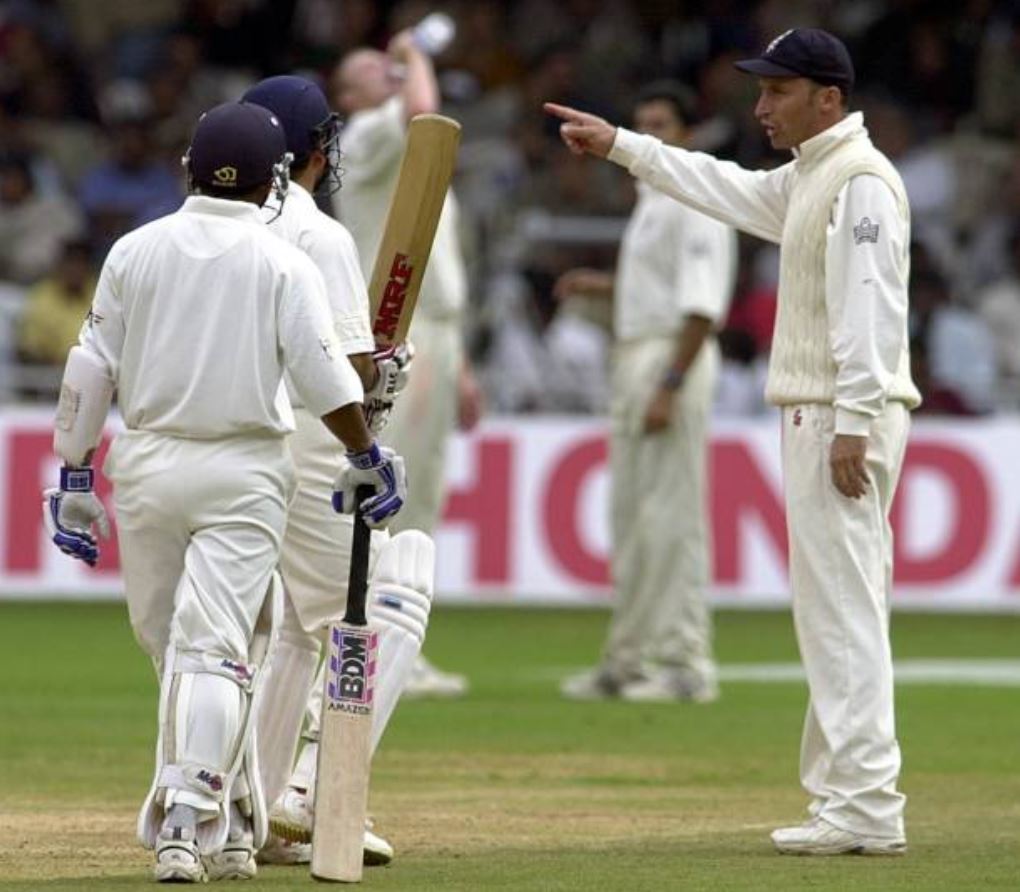 LONG THREAD #RandomCricketPhotosThatMakeMeHappyAs memorable a picture as it is, Sourav Ganguly waving his shirt at Lord’s in 2002 was actually the final shot in a fairly long montage of India-England acrimony that had brewed in the 10 months before that evening in Lord’s.