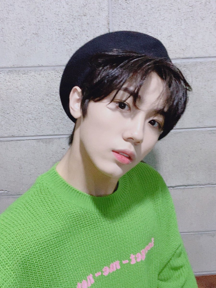CRAVITY_twt's tweet photo. 여러분 안녕하세융 성민이여융 데이즈드 화보는 잘 보셨나요? 열심히 촬영했었는데!!ㅎㅎ셀카도 몇장 올려융😊#데이즈드 #첫_화보 #성민 https://t.co/tU3m0KLX7x