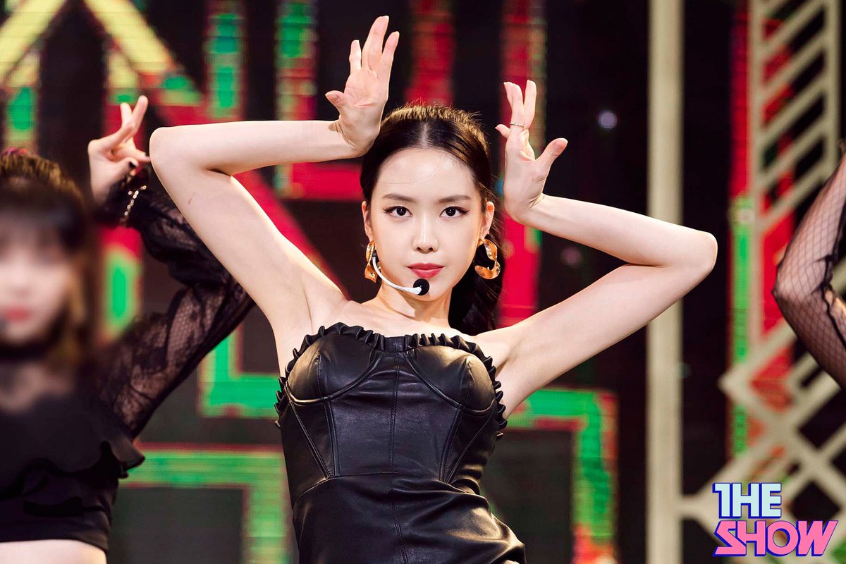 y_960719's tweet photo. 200421 더쇼

https://t.co/Pg9J0wQt7P

#손나은 #나은 #Naeun https://t.co/QBlmXvT5LW