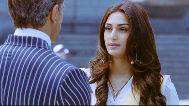 Though Mr.Bajaj wasn't behind their room decoration but  #Prerna thought so n confronted him 4same.Pre has always been this fierce to him if she thought that he's breaking the deal or doing anything wrong.She was always clear abt everything. #EricaFernandes #KasautiiZindagiiKay