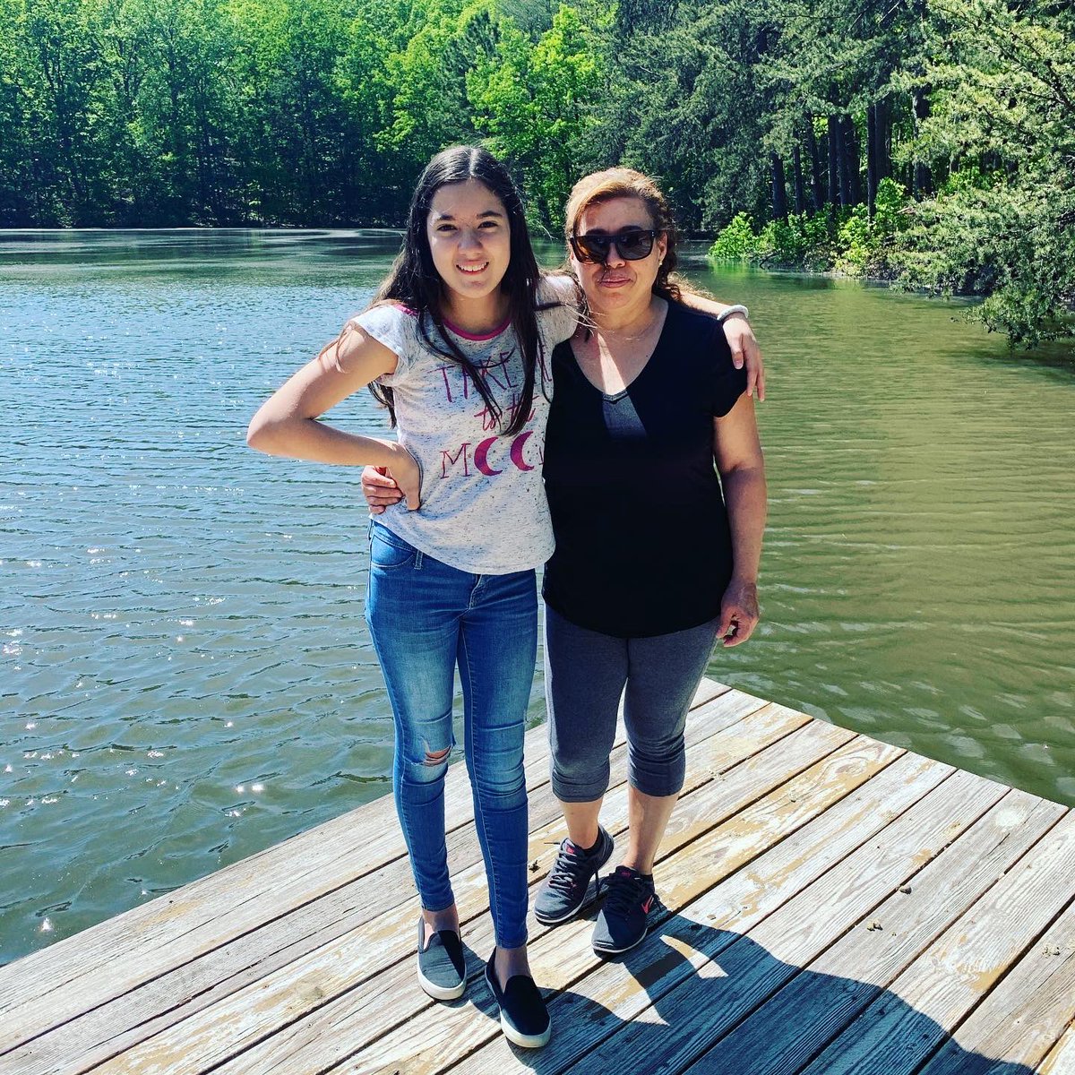 layeska10's tweet photo. @myfox8 Tu y yo siempre juntas.!!!🥰🥰🥰🙏 https://t.co/fBZ4egdF60