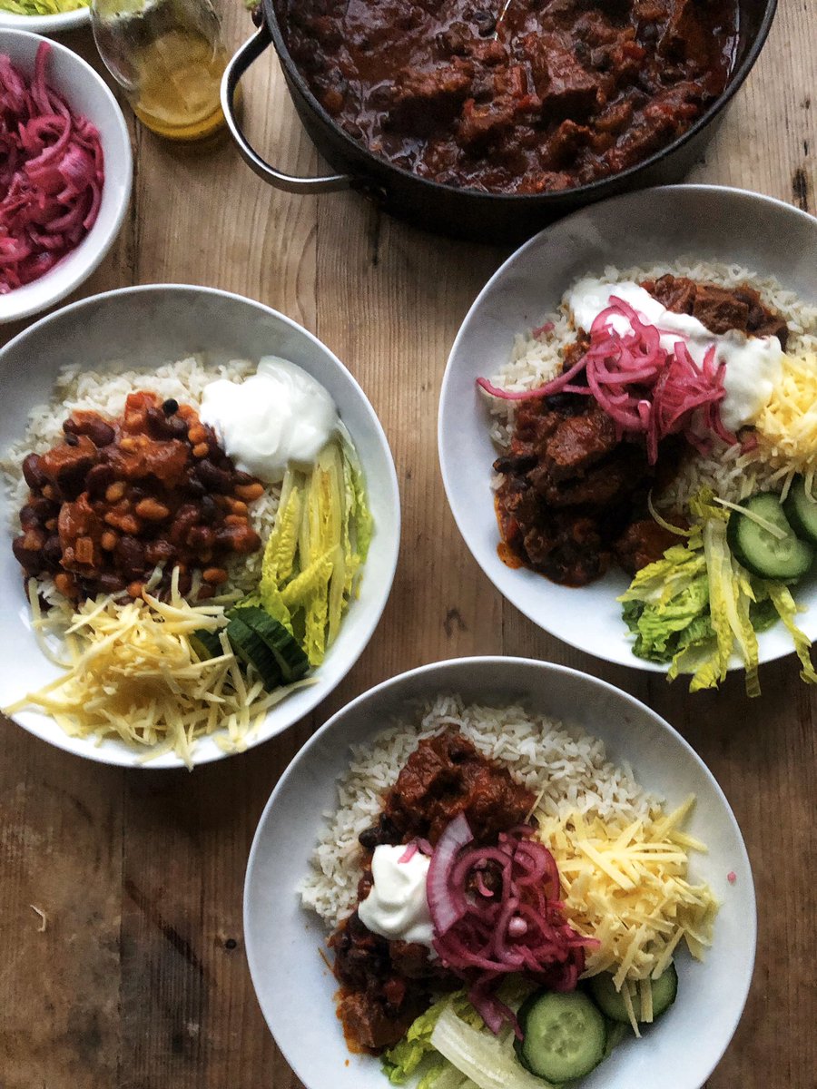 Food4lovers's tweet photo. Last nights Leftover Roast Beef Black Bean Chilli topped with Pickled Red Cabbage, Yoghurt and Cheddar for extra happiness
Method on how to cook this hug of comfort is on my stories
#LoveLeftovers #RoastBeefChilli #FoodIsFlavour #FoodIsColour #LoveFood https://t.co/qyvdARSNKw