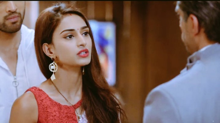 On her kidnapping matter  #Prerna was standing like a wall between Anurag and Mr.Bajaj and defended AB infront of Mr.BajajShe even taunted Mr.Bajaj for his involvement with Ronit in past.That's how Prerna always dealt with any situation #KasautiiZindagiiKay  #EricaFernandes