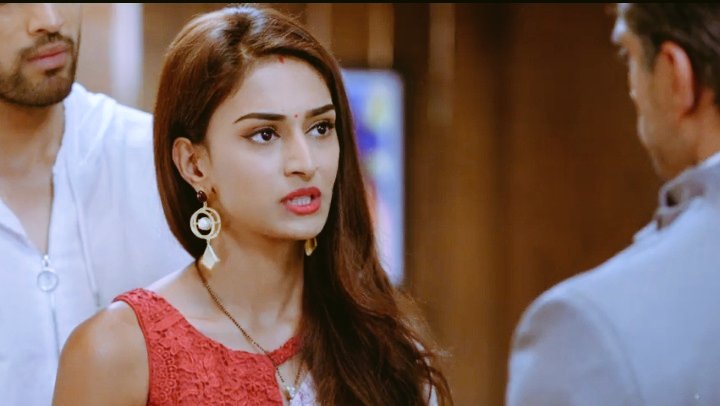 On her kidnapping matter  #Prerna was standing like a wall between Anurag and Mr.Bajaj and defended AB infront of Mr.BajajShe even taunted Mr.Bajaj for his involvement with Ronit in past.That's how Prerna always dealt with any situation #KasautiiZindagiiKay  #EricaFernandes